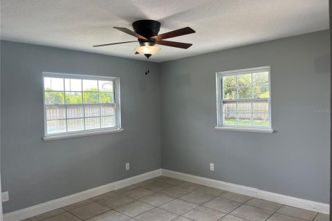 House in Merrit Island, Florida 3 bedrooms, 121.7 sq.m. № 2236296 - photo 10