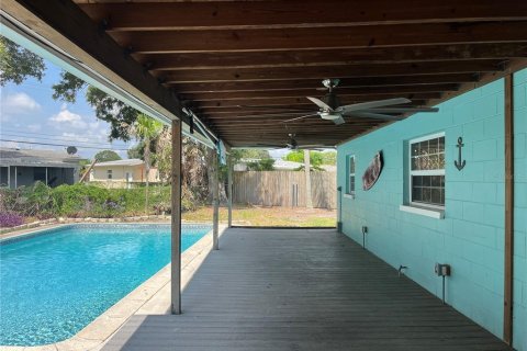 House in Merrit Island, Florida 3 bedrooms, 121.7 sq.m. № 2236296 - photo 21