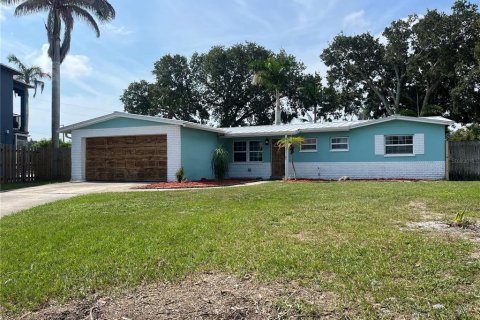 House in Merrit Island, Florida 3 bedrooms, 121.7 sq.m. № 2236296