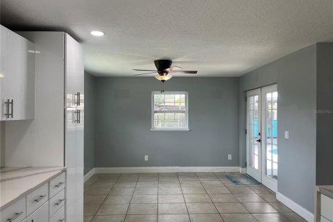 House in Merrit Island, Florida 3 bedrooms, 121.7 sq.m. № 2236296 - photo 9
