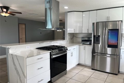 House in Merrit Island, Florida 3 bedrooms, 121.7 sq.m. № 2236296 - photo 7