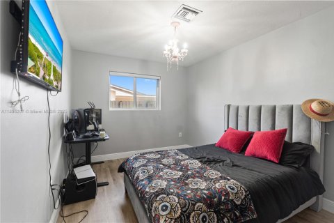 Купить виллу или дом в Пемброк-Пайнс, Флорида 3 спальни, 143.07м2, № 1947284 - фото 18