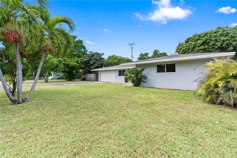 Купить виллу или дом в Пемброк-Пайнс, Флорида 3 спальни, 143.07м2, № 1947284 - фото 30