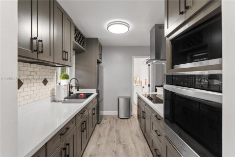 Купить виллу или дом в Пемброк-Пайнс, Флорида 3 спальни, 143.07м2, № 1947284 - фото 11