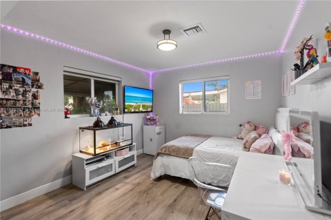 Купить виллу или дом в Пемброк-Пайнс, Флорида 3 спальни, 143.07м2, № 1947284 - фото 17