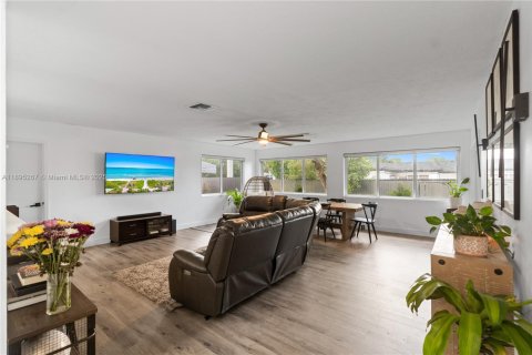 Купить виллу или дом в Пемброк-Пайнс, Флорида 3 спальни, 143.07м2, № 1947284 - фото 5