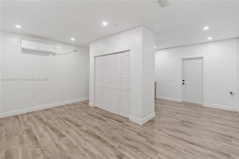 Купить виллу или дом в Пемброк-Пайнс, Флорида 3 спальни, 143.07м2, № 1947284 - фото 24