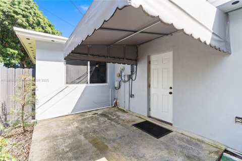 Купить виллу или дом в Пемброк-Пайнс, Флорида 3 спальни, 143.07м2, № 1947284 - фото 21