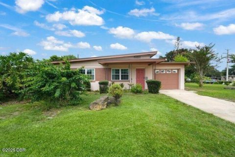 House in Daytona Beach, Florida 2 bedrooms, 111.85 sq.m. № 2402729