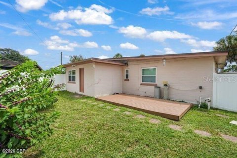 House in Daytona Beach, Florida 2 bedrooms, 111.85 sq.m. № 2402729 - photo 14