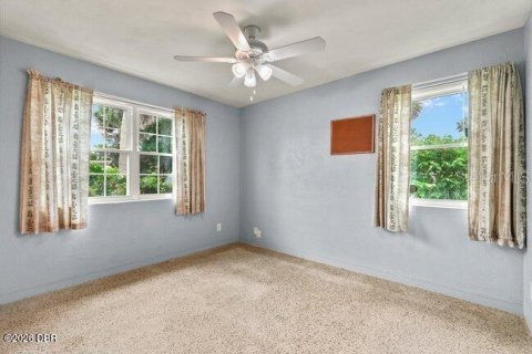 House in Daytona Beach, Florida 2 bedrooms, 111.85 sq.m. № 2402729 - photo 10