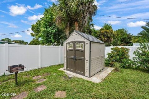 House in Daytona Beach, Florida 2 bedrooms, 111.85 sq.m. № 2402729 - photo 16