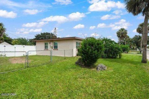 House in Daytona Beach, Florida 2 bedrooms, 111.85 sq.m. № 2402729 - photo 18