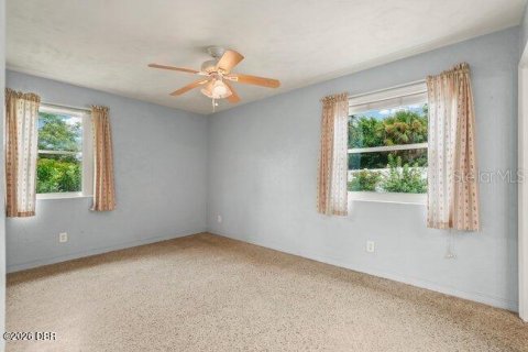 House in Daytona Beach, Florida 2 bedrooms, 111.85 sq.m. № 2402729 - photo 12