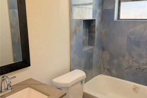 House in Bradenton, Florida 2 bedrooms, 75.81 sq.m. № 1911357 - photo 6