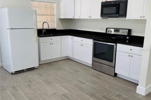 House in Bradenton, Florida 2 bedrooms, 75.81 sq.m. № 1911357 - photo 2