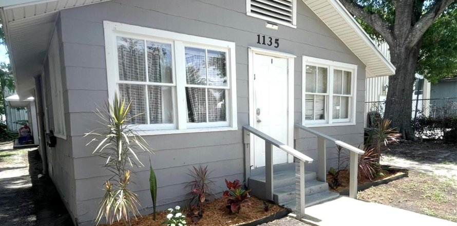 Commercial property in Vero Beach, Florida 139.73 sq.m. № 2247078
