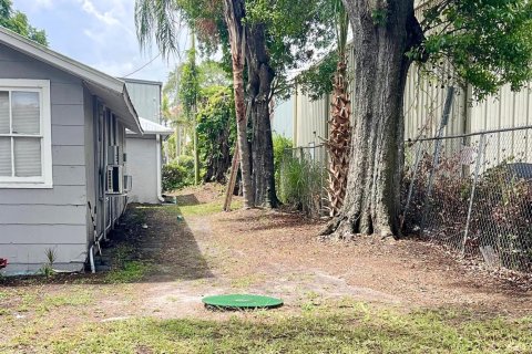 Commercial property in Vero Beach, Florida 139.73 sq.m. № 2247078 - photo 8
