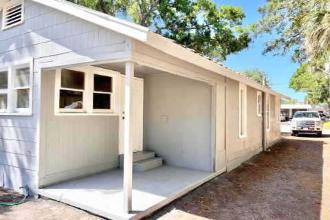 Commercial property in Vero Beach, Florida 139.73 sq.m. № 2247078 - photo 3