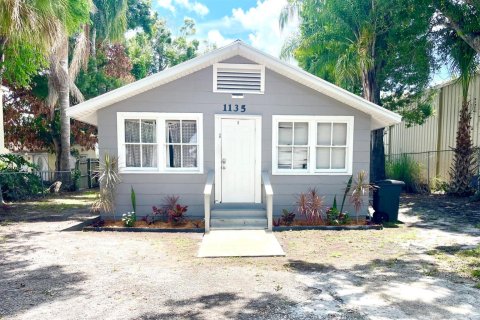 Commercial property in Vero Beach, Florida 139.73 sq.m. № 2247078 - photo 2