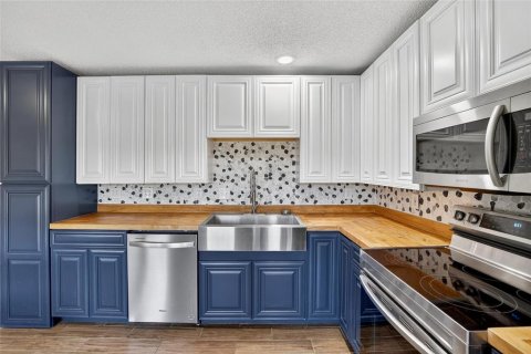 House in Valrico, Florida 4 bedrooms, 130.25 sq.m. № 1912701 - photo 17