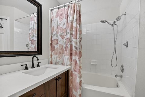 House in Valrico, Florida 4 bedrooms, 130.25 sq.m. № 1912701 - photo 22