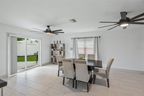 House in Palmetto, Florida 4 bedrooms, 185.8 sq.m. № 1900098 - photo 11