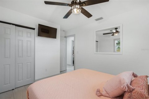 House in Palmetto, Florida 4 bedrooms, 185.8 sq.m. № 1900098 - photo 18