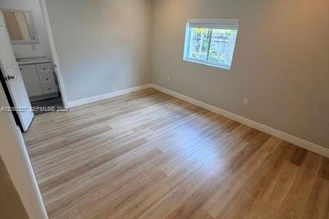 House in West Miami, Florida 3 bedrooms, 103.49 sq.m. № 2382469 - photo 12