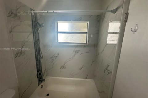 Condominio en alquiler en North Miami Beach, Florida, 1 dormitorio, 61.59 m2 № 1890035 - foto 9