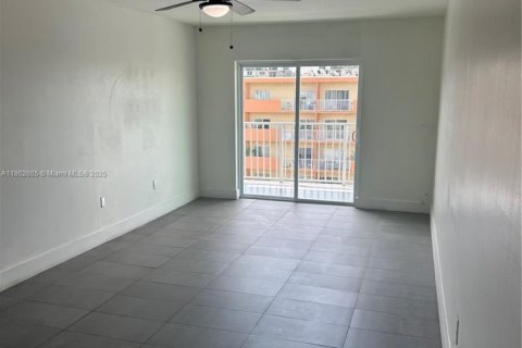 Condominio en alquiler en North Miami Beach, Florida, 1 dormitorio, 61.59 m2 № 1890035 - foto 6