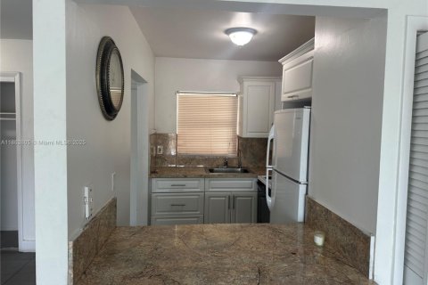 Condominio en alquiler en North Miami Beach, Florida, 1 dormitorio, 61.59 m2 № 1890035 - foto 4