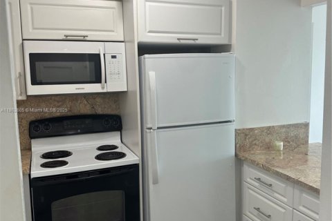 Condominio en alquiler en North Miami Beach, Florida, 1 dormitorio, 61.59 m2 № 1890035 - foto 3