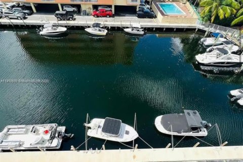 Condominio en alquiler en North Miami Beach, Florida, 1 dormitorio, 61.59 m2 № 1890035 - foto 2