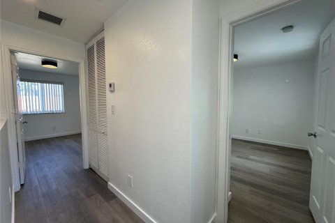 Touwnhouse à louer à Hallandale Beach, Floride: 2 chambres, 134.71 m2 № 1999164 - photo 21