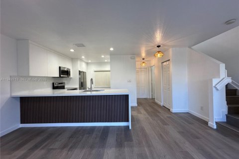 Touwnhouse à louer à Hallandale Beach, Floride: 2 chambres, 134.71 m2 № 1999164 - photo 16