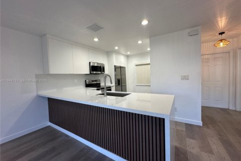 Touwnhouse à louer à Hallandale Beach, Floride: 2 chambres, 134.71 m2 № 1999164 - photo 4