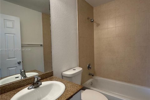 Touwnhouse à louer à Hallandale Beach, Floride: 2 chambres, 134.71 m2 № 1999164 - photo 25