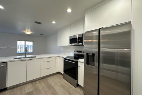 Touwnhouse à louer à Hallandale Beach, Floride: 2 chambres, 134.71 m2 № 1999164 - photo 10