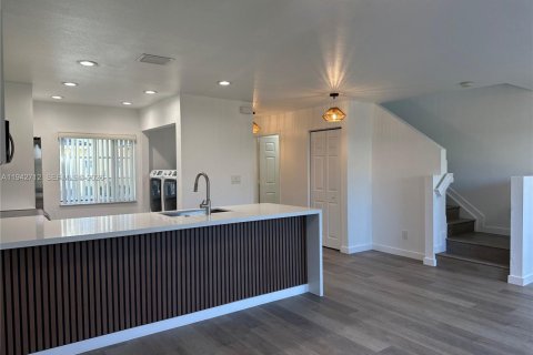 Touwnhouse à louer à Hallandale Beach, Floride: 2 chambres, 134.71 m2 № 1999164 - photo 9