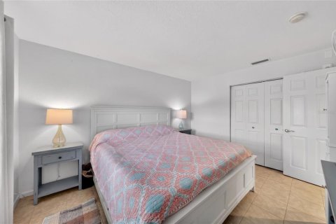Condo in Saint Petersburg, Florida, 1 bedroom № 2123721 - photo 26