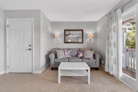 Condo in Saint Petersburg, Florida, 1 bedroom № 2123721 - photo 12