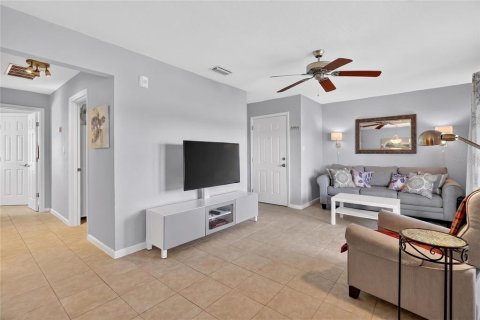 Condo in Saint Petersburg, Florida, 1 bedroom № 2123721 - photo 10