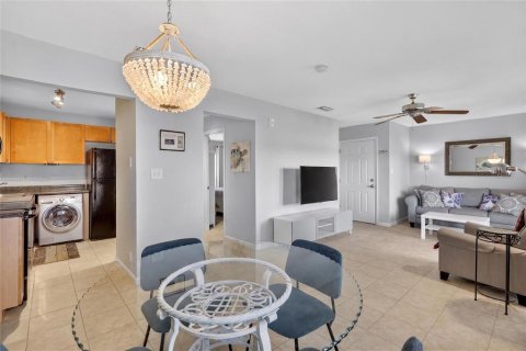 Condo in Saint Petersburg, Florida, 1 bedroom № 2123721 - photo 16