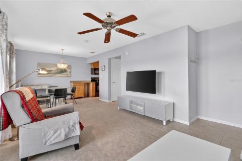 Condo in Saint Petersburg, Florida, 1 bedroom № 2123721 - photo 11
