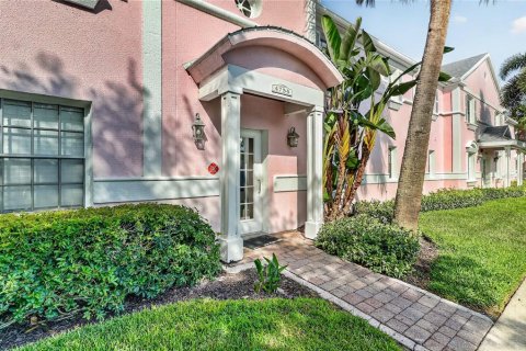 Condo in Saint Petersburg, Florida, 1 bedroom № 2123721 - photo 4