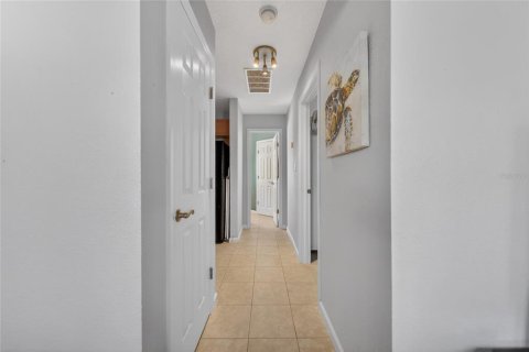Condo in Saint Petersburg, Florida, 1 bedroom № 2123721 - photo 22