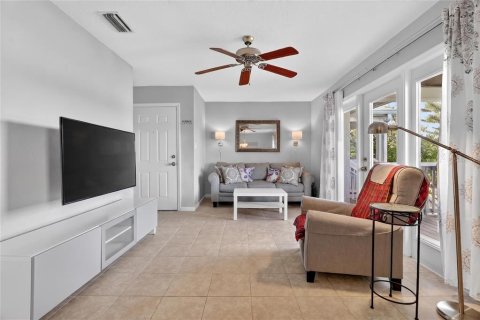 Condo in Saint Petersburg, Florida, 1 bedroom № 2123721 - photo 9