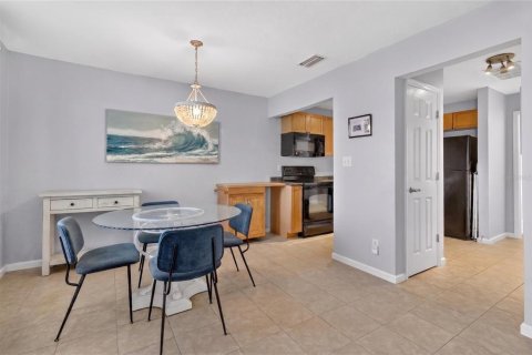 Condo in Saint Petersburg, Florida, 1 bedroom № 2123721 - photo 14