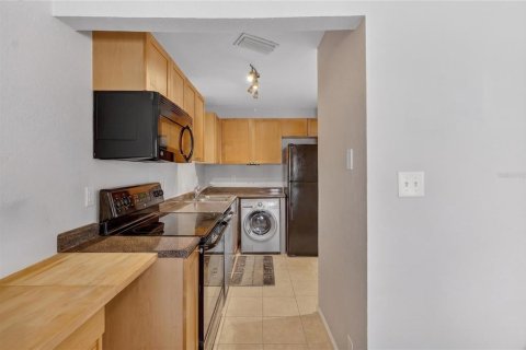 Condo in Saint Petersburg, Florida, 1 bedroom № 2123721 - photo 17